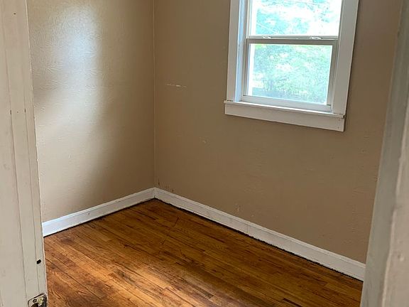 3rd image of 3140 1/2 W Laurel St