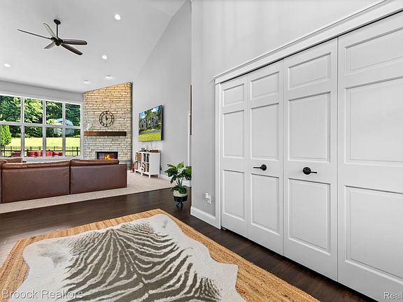 4th image of 6827 Strawberry Ln