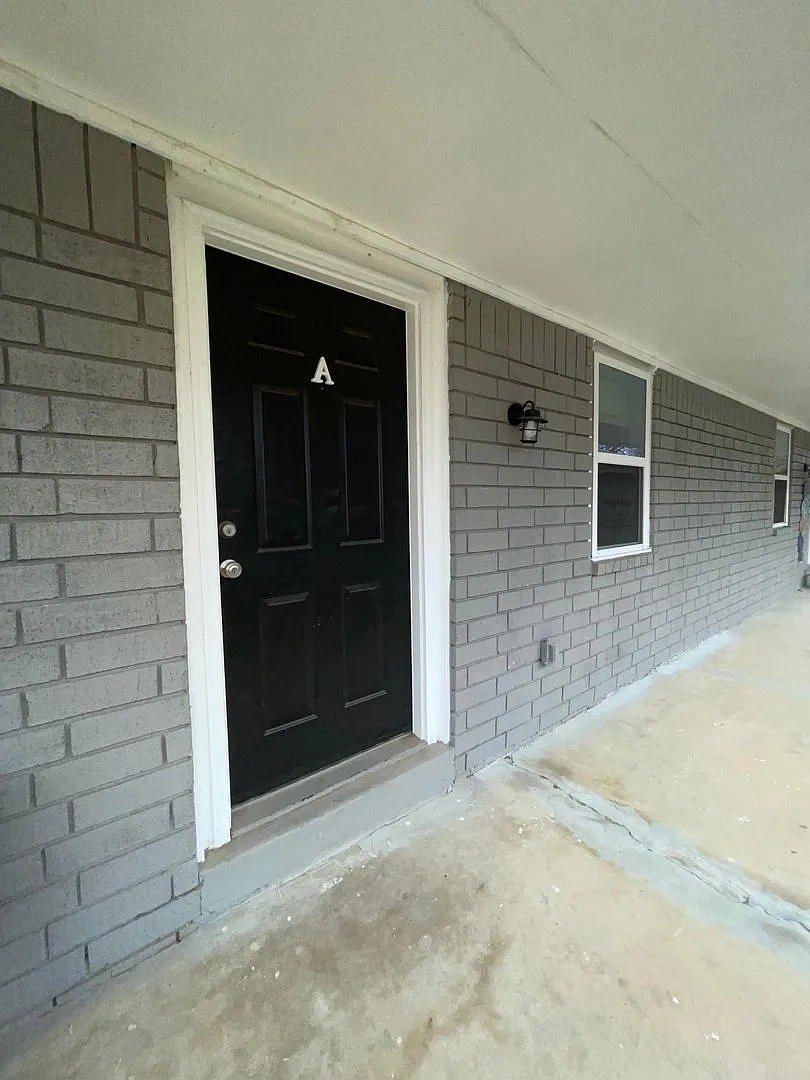 Remodeled w/ granite and new appliances — Photo 2