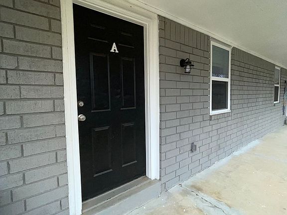2nd image of 1222 W Brooks St #A