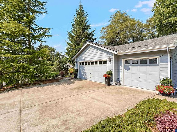 3rd image of 3001 Maplewood Ct