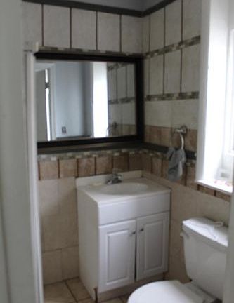 3rd image of 522 E 4th St