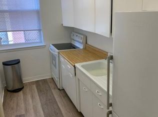 2104 Walnut St APT 2R, Philadelphia, PA 19103