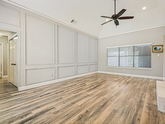 2nd image of 319 Parkwood Ln