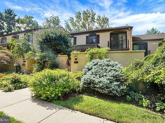 3rd image of 2128 Bryn Mawr Pl