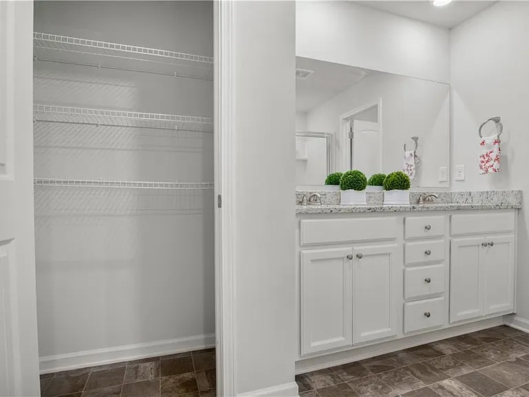 239 Turner Ln — Photo 16