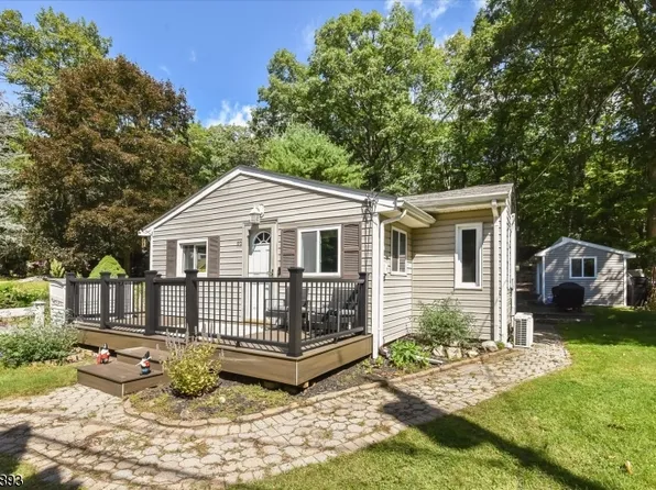 12 Newton Dr, West Milford Twp., NJ 07480