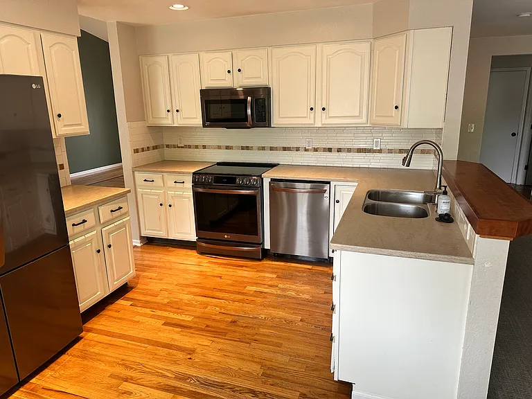 1324 Sanford Dr — Photo 6