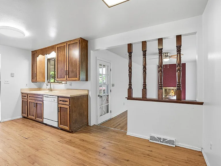 3260 E Maplewood Ave — Photo 15
