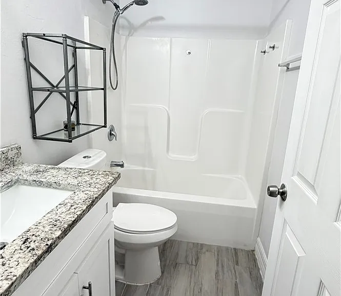2413 Delta Ave N — Photo 5