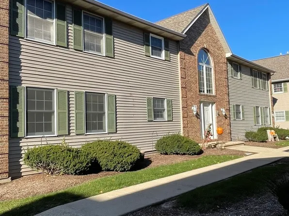 426 S Peace Rd #426, Sycamore, IL 60178