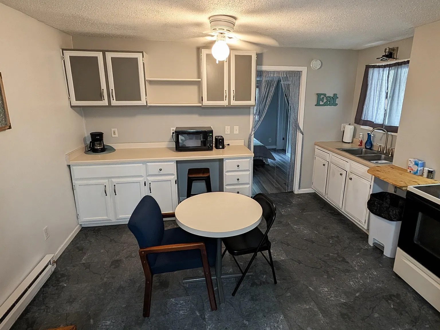 1 bed, 1.0 bath, 650 sqft, $862 — Photo 2