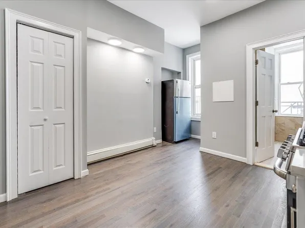 402 Grand Street image 3 of 20