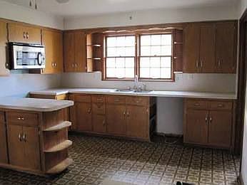 2nd image of 504 N Michigan St