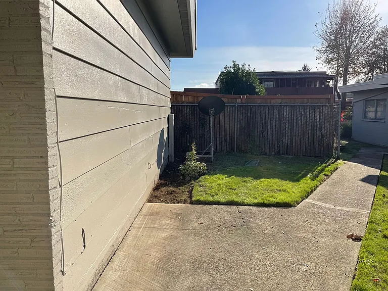 P117 - Gardenside Apartments — Photo 16