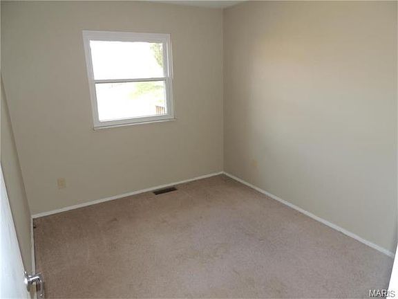 5th image of 2619 Sanders Dr