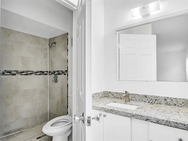 2011 Bay Dr #4 — Photo 15
