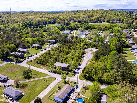 5th image of Foxwood Dr