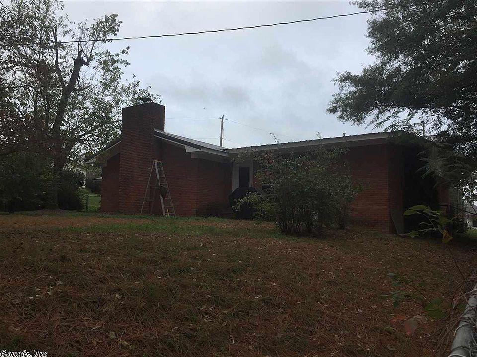 2nd image of 1001 W Oak St