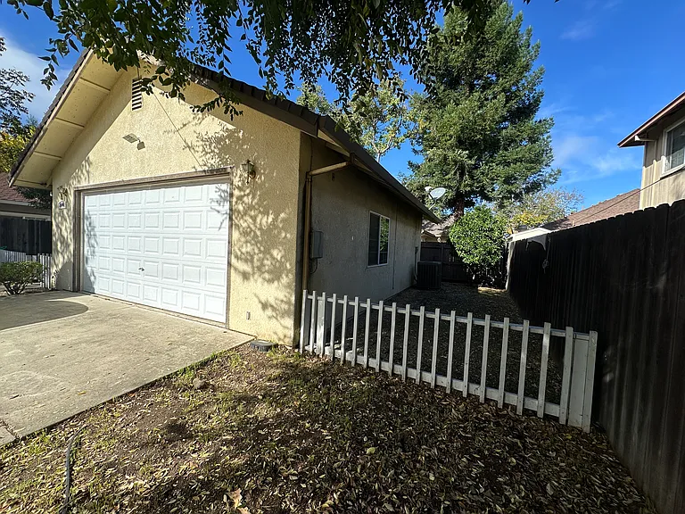 844B Shearer St — Photo 23