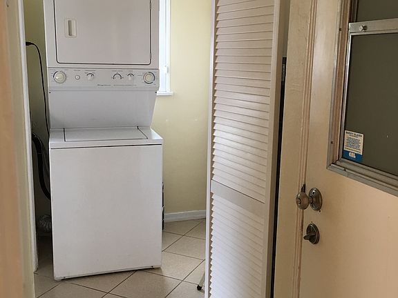4th image of 142 N Swall Dr #B