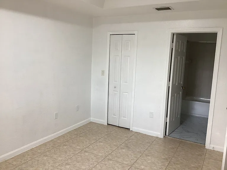 2736 SE 15th Rd #18 — Photo 15