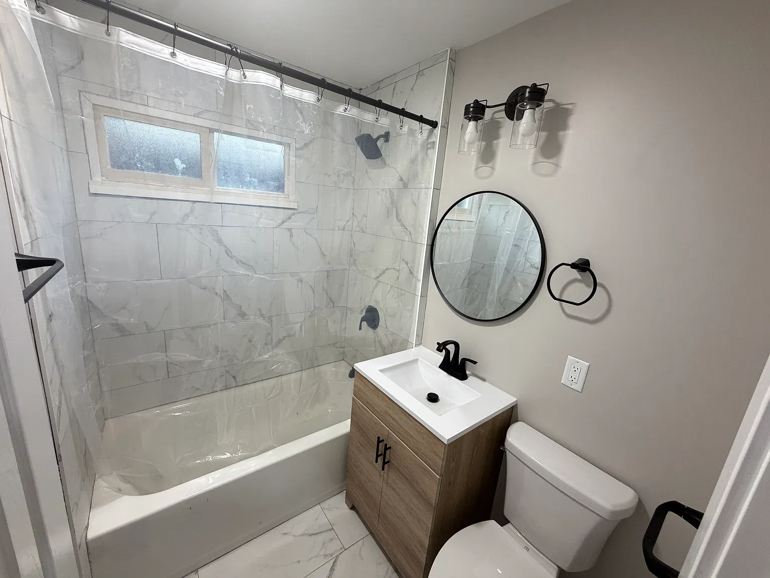 3 bed, 1100 sqft, $2,100 — Photo 4