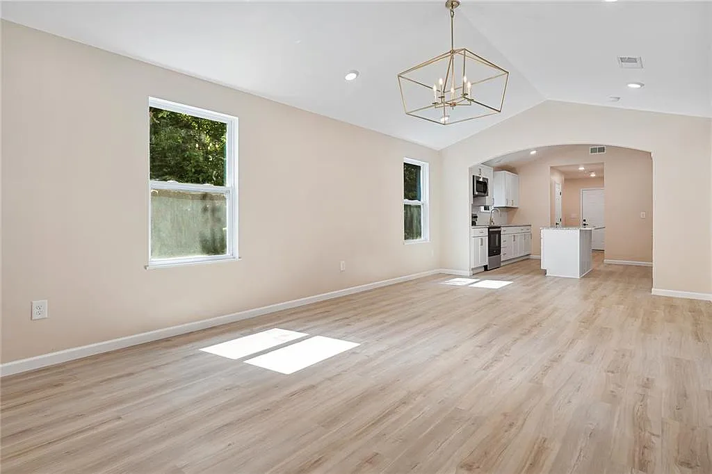 3 bed, 1250 sqft, $1,795 — Photo 3