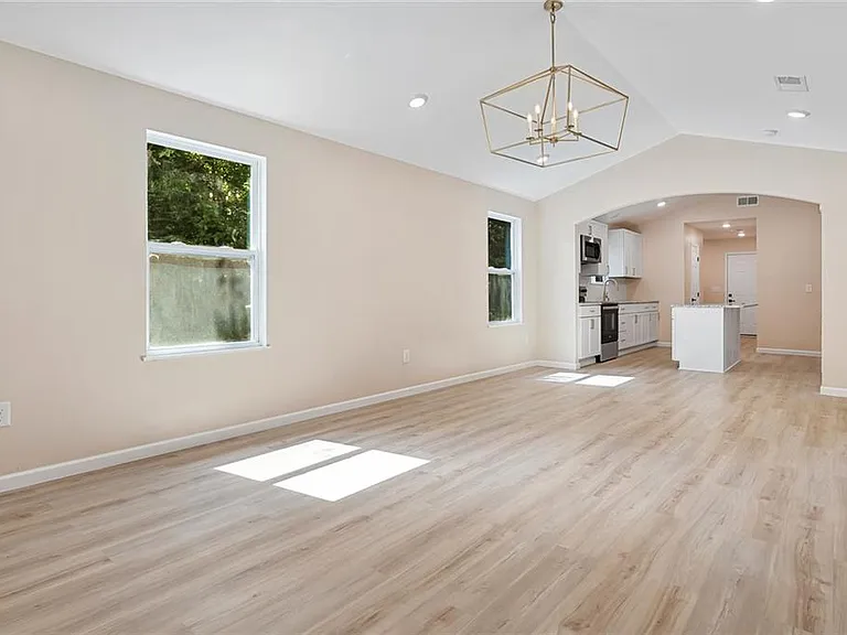 504 Piedmont Ave — Photo 3