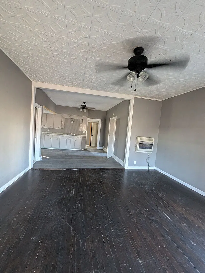 3 Bedroom Columbus Home with Fenced Backyard and Covered Parking — Photo 4