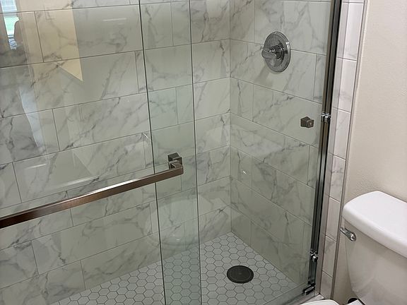 4th image of 801 N Humboldt St APT 401