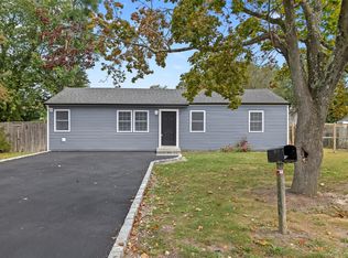 635 Provost Ave, Bellport, NY 11713