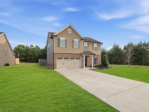 3rd image of 142 Bald Cypress Dr