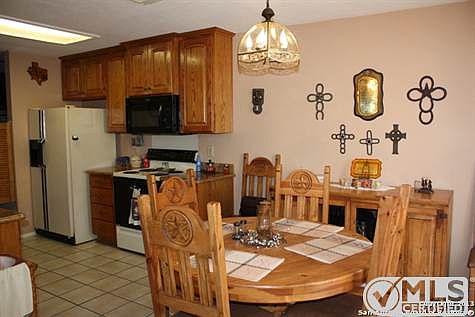 5th image of 6827 Honeyridge Ln