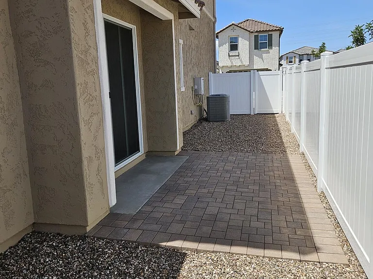 8310 E Prairie Ave — Photo 32