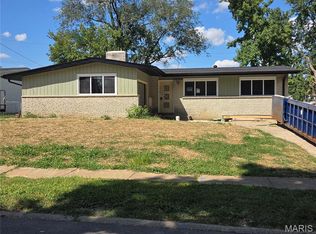 10805 Ridgecrest Dr, Saint Ann, MO 63074