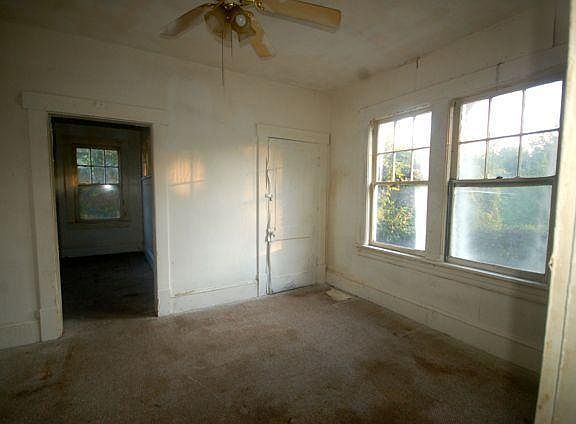 4th image of 712 Arbutus Ave SE