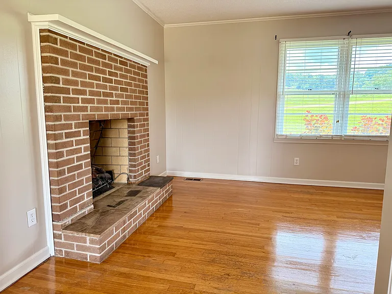 5028 Highway 11E — Photo 1