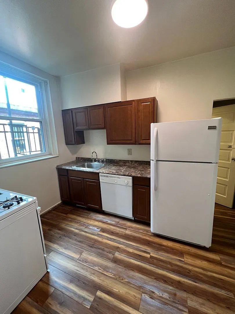 331 McKee Place — Photo 2