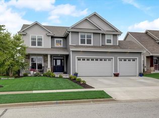 1713 Crestwood Rd, West Bend, WI 53095