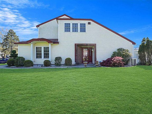 3rd image of 114 Strathmore Court Dr