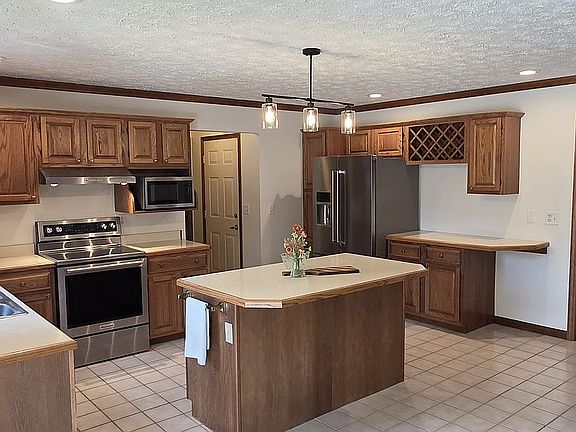 2nd image of 1611 Barton Dr