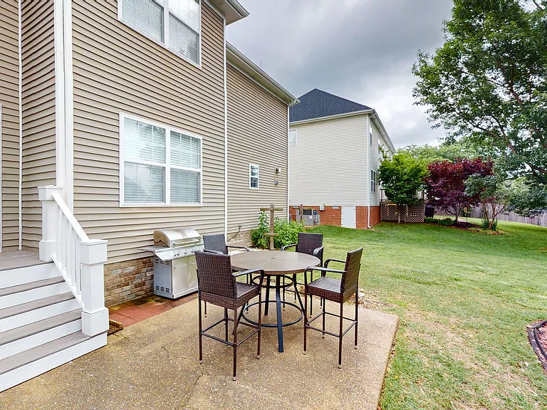 2259 Dewey Dr — Photo 35