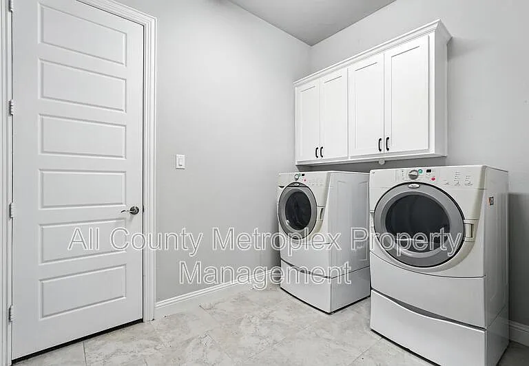 9002 Habersham Dr — Photo 8