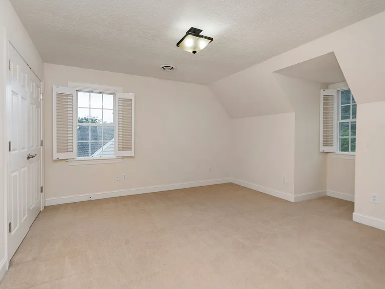 205 College Cir — Photo 35