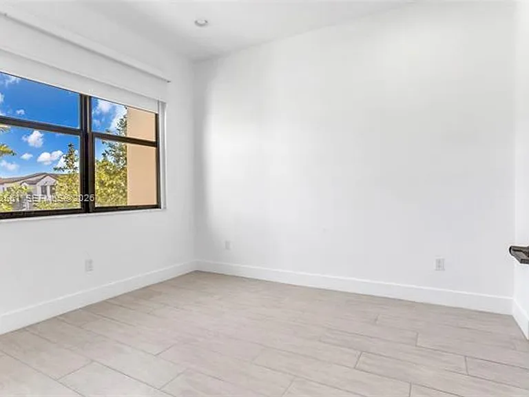 20919 NW 1st Dr #Townhouse 20919 — Photo 31
