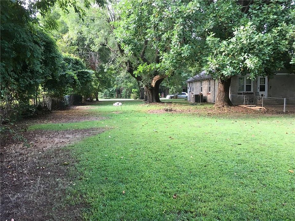 2nd image of 801 SW 7th St
