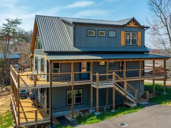 2810 Red Sky Dr, Sevierville, TN 37862