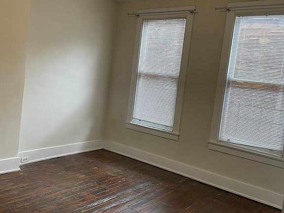 5th image of 820 Elm St
