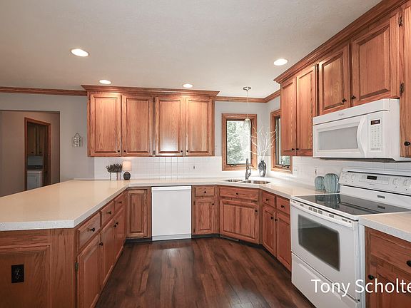 4th image of 7207 Tory Dr
